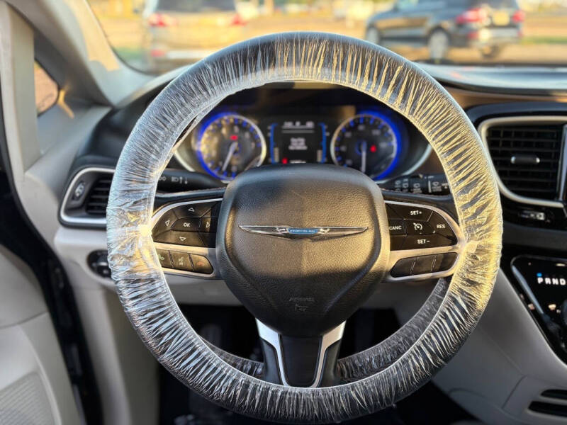 2017 Chrysler Pacifica Touring-L