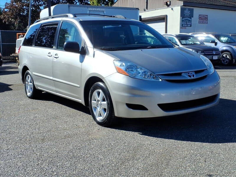 2009 Toyota Sienna LE's photo