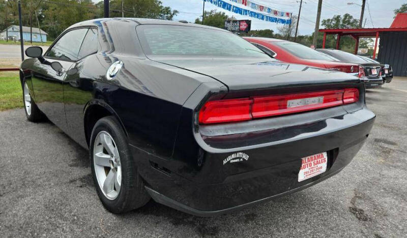 2009 Dodge Challenger SE photo 2