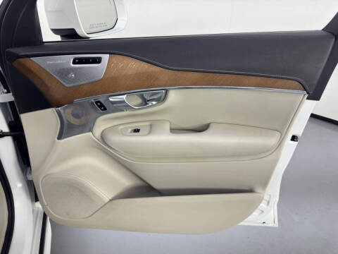 2017 Volvo XC90 T8 eAWD Inscription