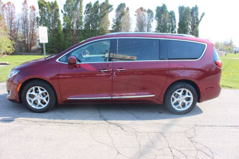 2017 Chrysler Pacifica for sale at D & B Auto Sales LLC in Washington MI