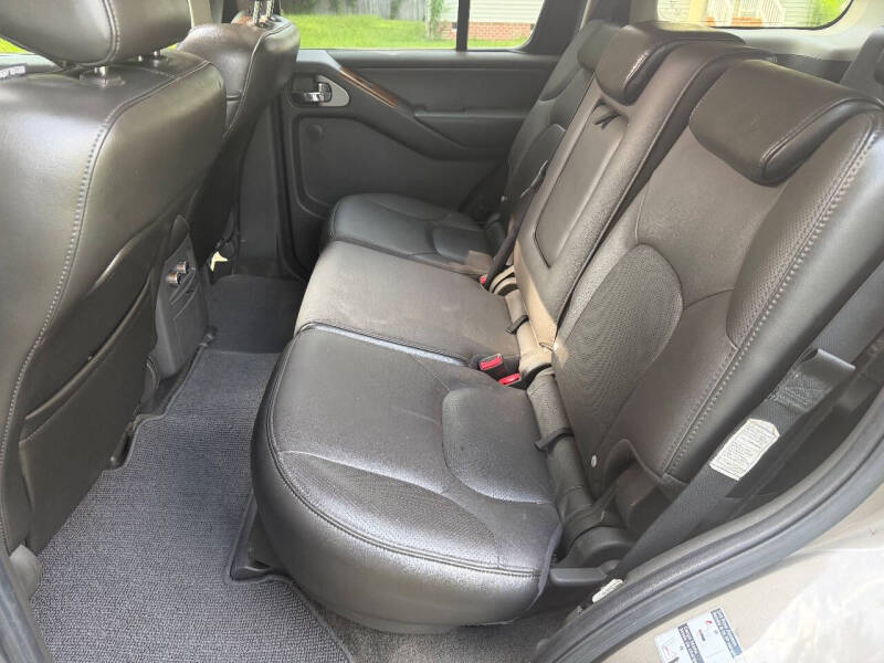 2007 Nissan Pathfinder LE