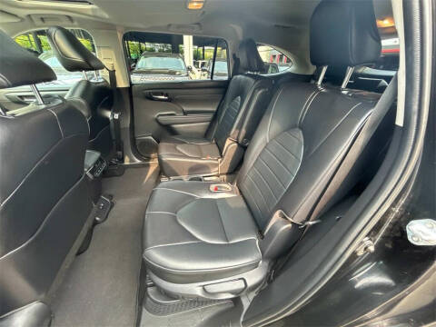 2022 Toyota Highlander Hybrid XLE