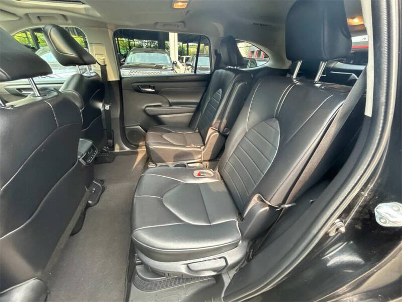 2022 Toyota Highlander Hybrid XLE