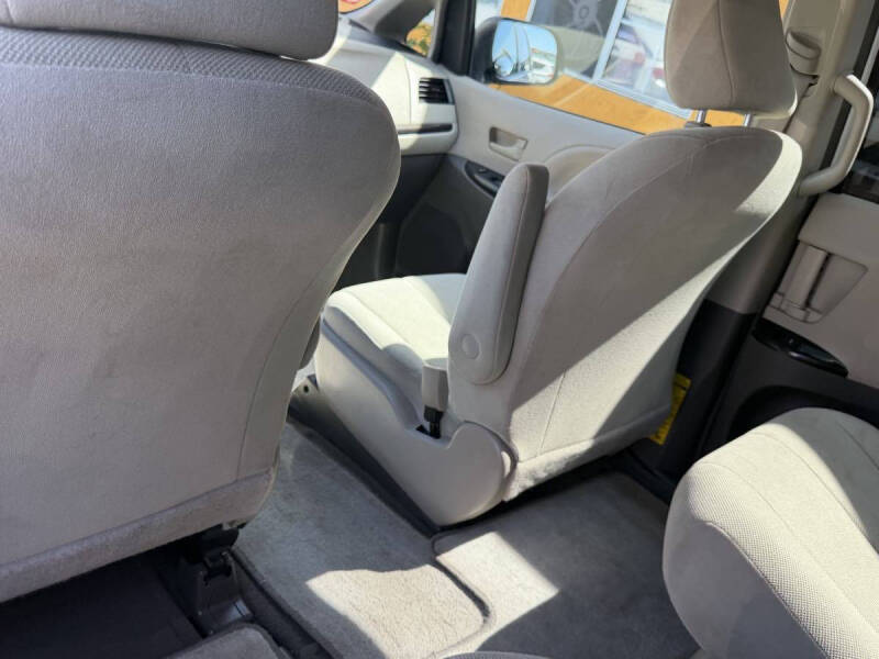 2013 Toyota Sienna L 7-Passenger