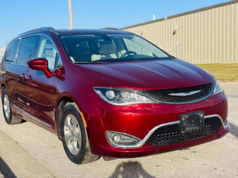 2017 Chrysler Pacifica Touring-L Plus