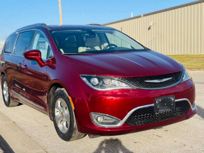2017 Chrysler Pacifica Touring-L Plus