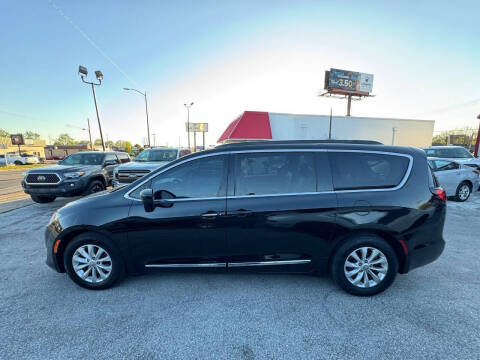 2017 Chrysler Pacifica Touring Plus