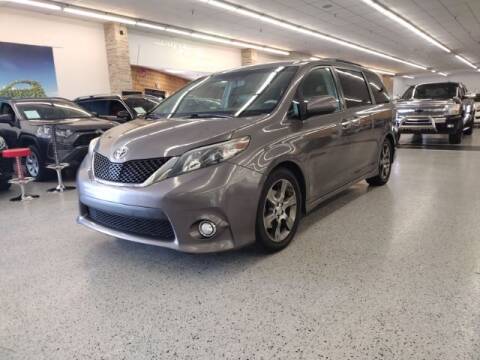 2014 Toyota Sienna for sale at Dixie Motors in Fairfield OH