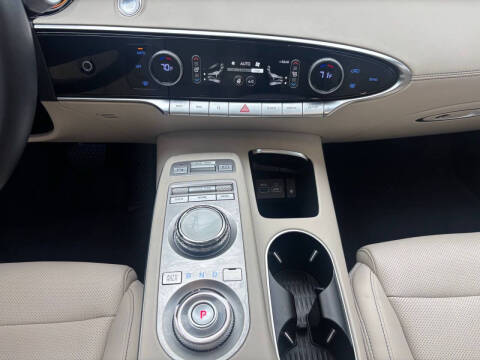 2023 Genesis GV70 2.5T Standard