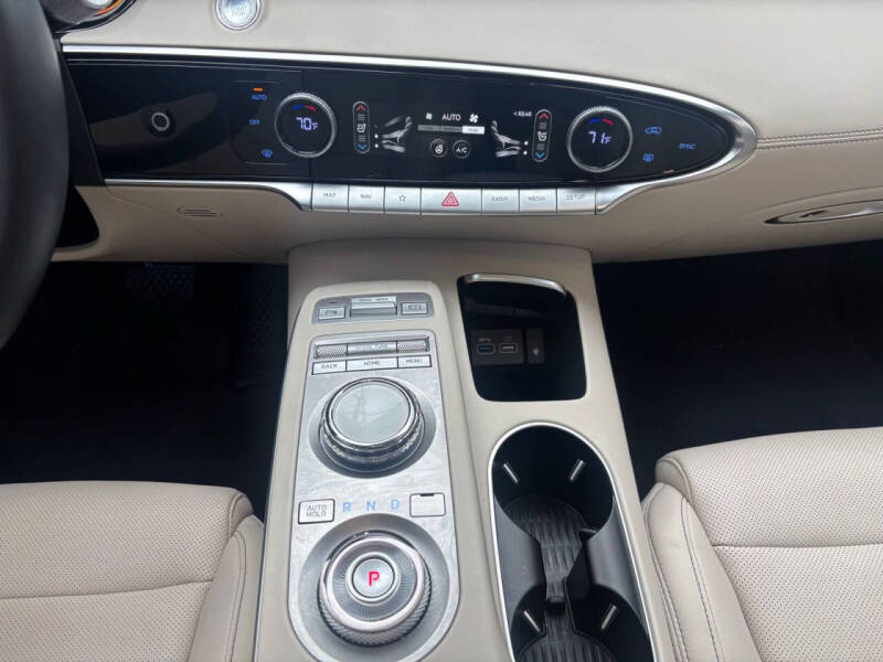 2023 Genesis GV70 2.5T Standard