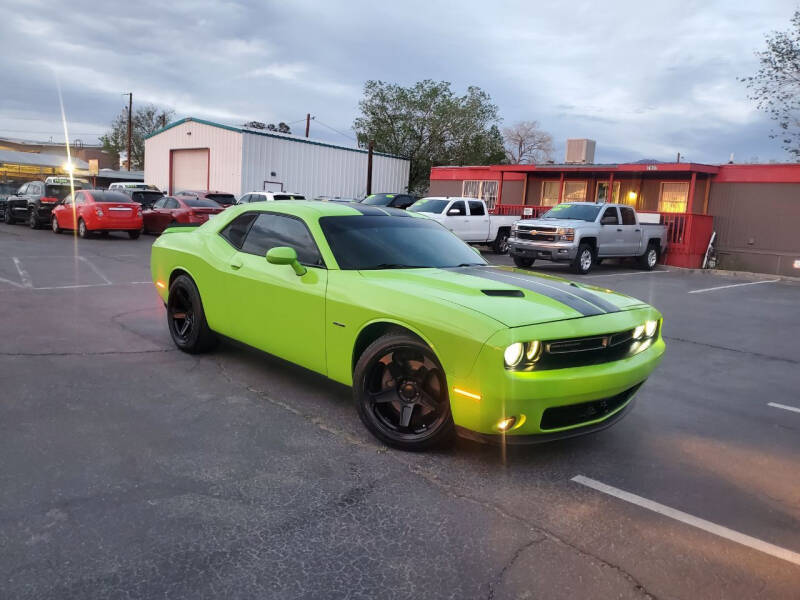 2015 Dodge Challenger for sale at GREAT CHOICE AUTO SALES LLP in Albuquerque NM