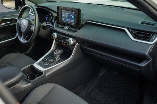 2022 Toyota RAV4 Hybrid SE