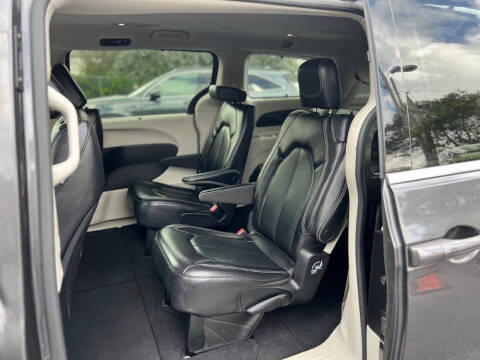 2022 Chrysler Pacifica Touring L