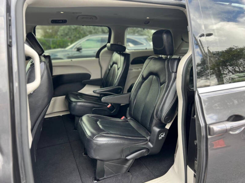 2022 Chrysler Pacifica Touring L