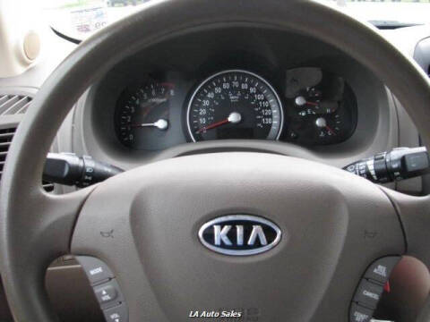 2011 Kia Sedona LX