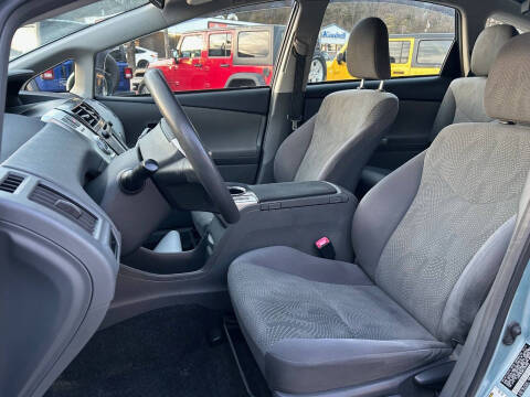 2014 Toyota Prius v Five