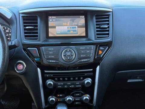 2016 Nissan Pathfinder SV