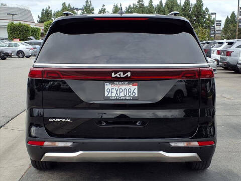 2024 Kia Carnival SX