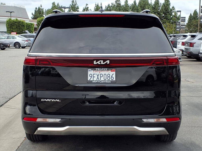 2024 Kia Carnival SX
