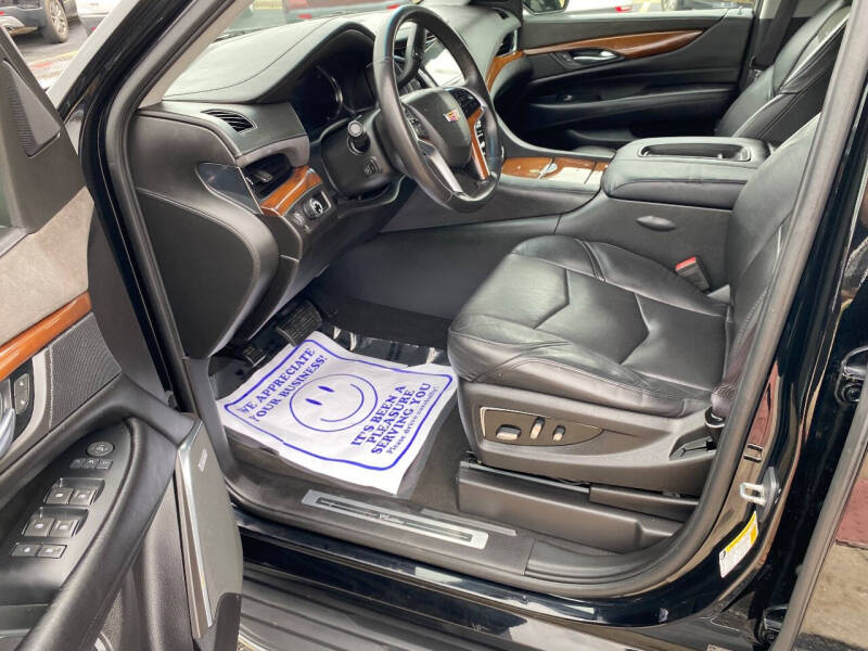 2017 Cadillac Escalade Standard