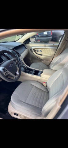 2017 Ford Taurus SE