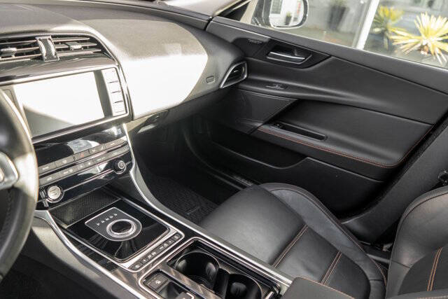 2018 Jaguar XE 35t Prestige