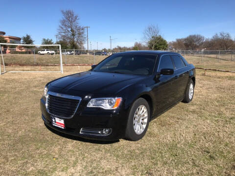 2013 Chrysler 300 for sale at LA PULGA DE AUTOS in Dallas TX