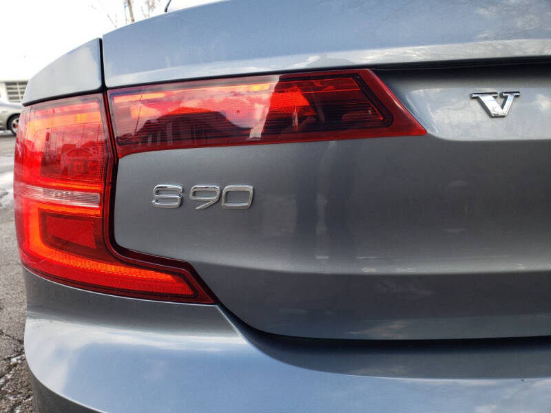 2018 Volvo S90 T6 Momentum