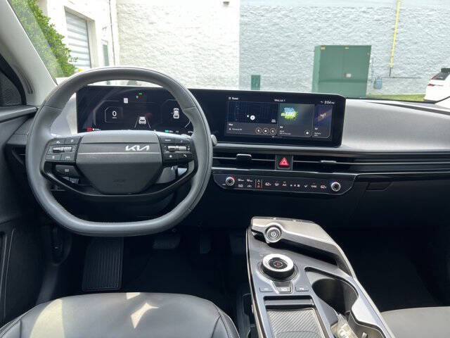 2025 Kia EV6 Light