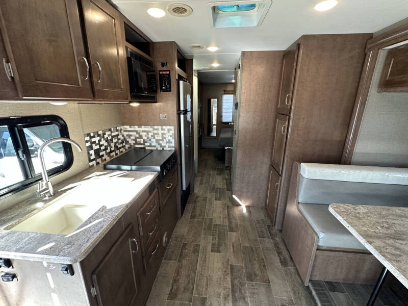 2019 Winnebago Outlook