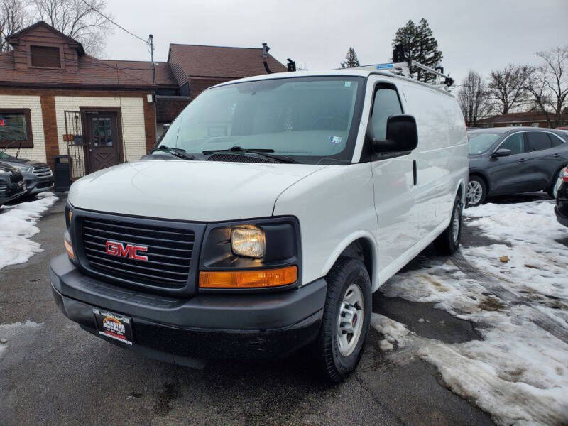 2016 GMC Savana Cargo Work Van's photo