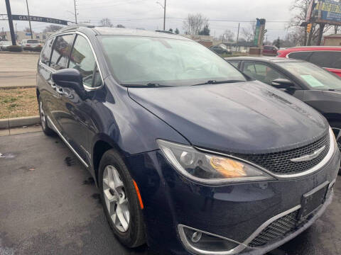 2017 Chrysler Pacifica Touring-L