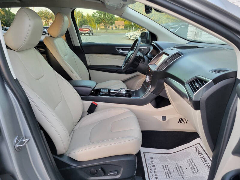 2020 Ford Edge Titanium