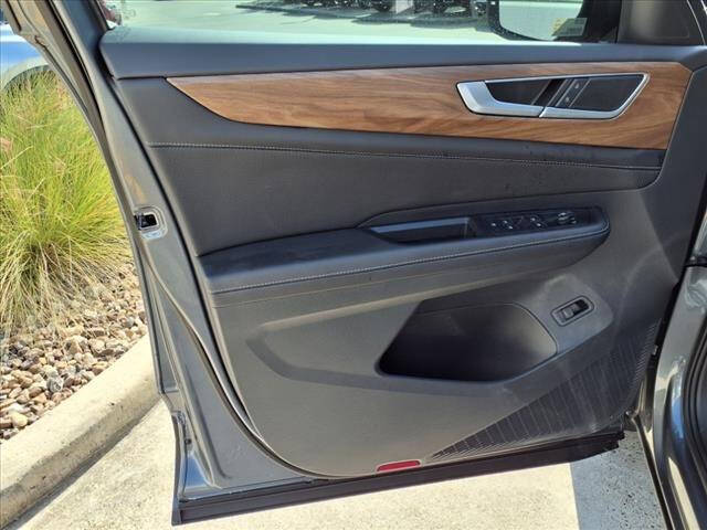 2025 Volkswagen Atlas SE