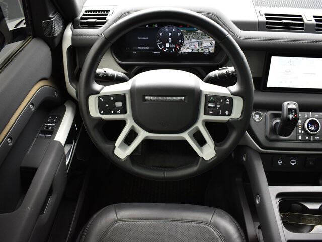 2023 Land Rover Defender 90 SE