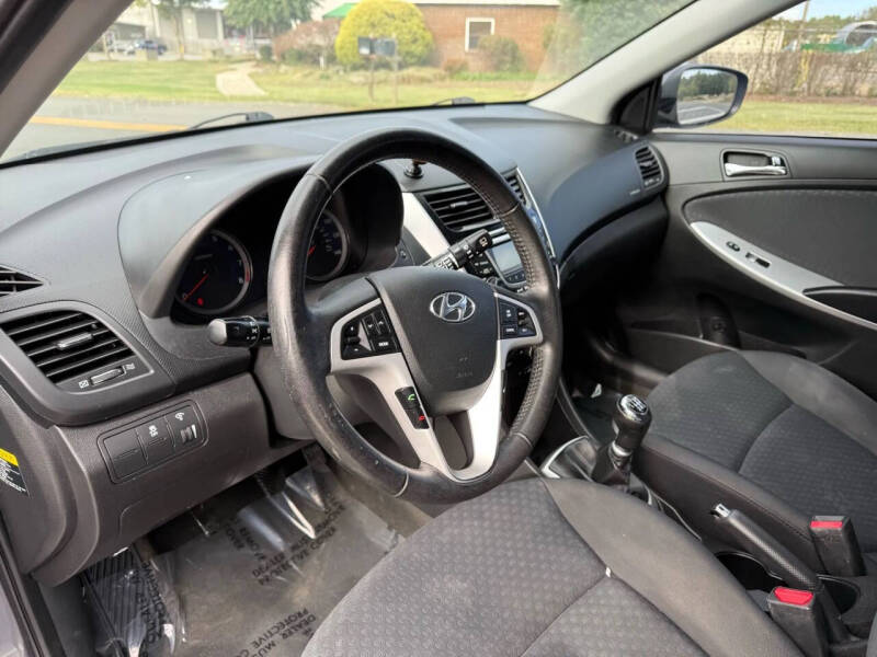 2012 Hyundai Accent SE