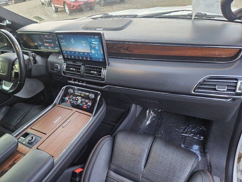 2022 Lincoln Navigator L Black Label