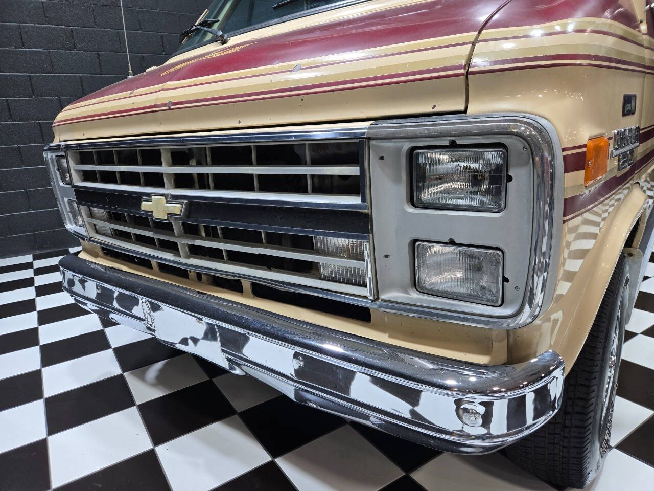 1988 Chevrolet Chevy Van 17