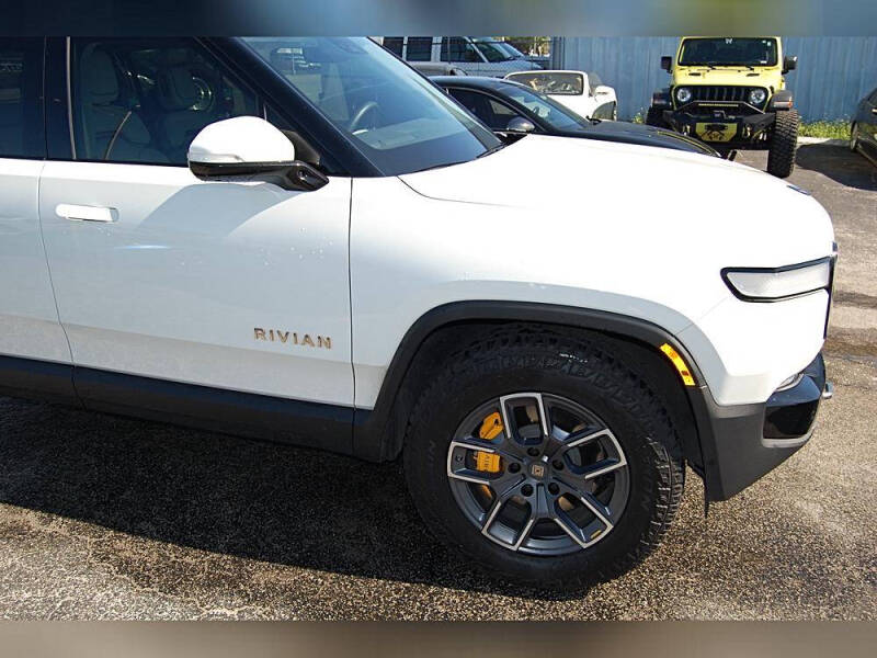 2023 Rivian R1S Adventure