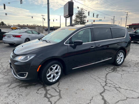 2017 Chrysler Pacifica Touring-L Plus