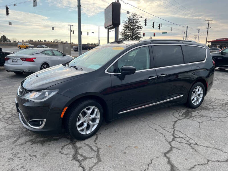 2017 Chrysler Pacifica Touring-L Plus