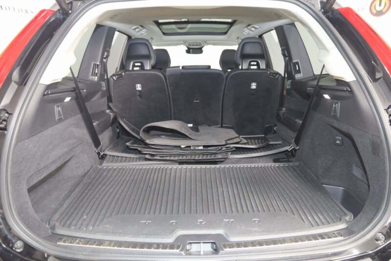 2025 Volvo XC90 B5 Plus Bright Theme