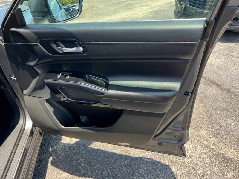 2022 Nissan Pathfinder SV