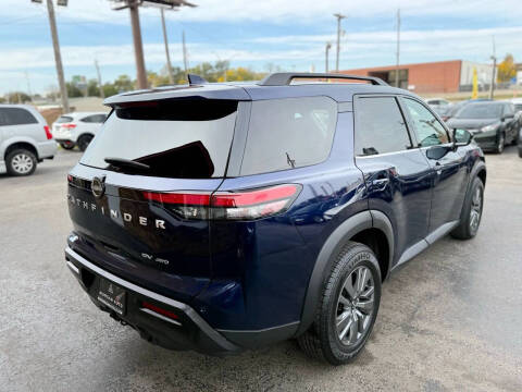 2022 Nissan Pathfinder SV