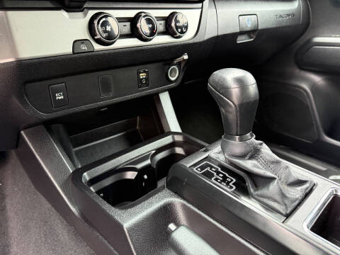 2016 Toyota Tacoma SR