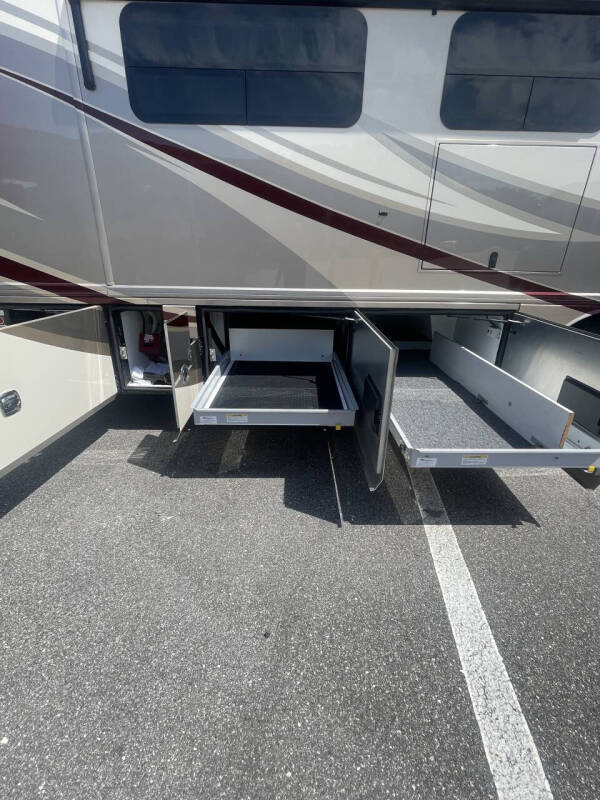 2013 Freightliner XCM Chassis