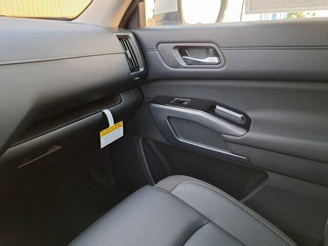 2024 Nissan Pathfinder SL