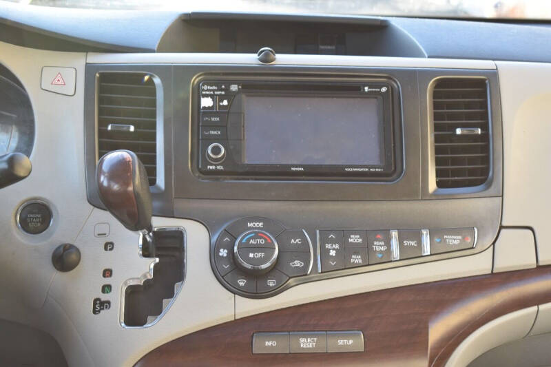 2014 Toyota Sienna XLE 7-Passenger