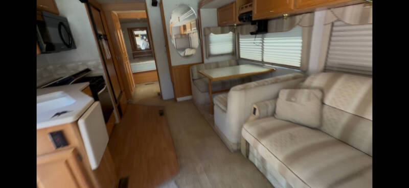 2003 Winnebago Adventurer